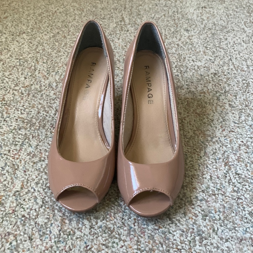 Nude Wedges